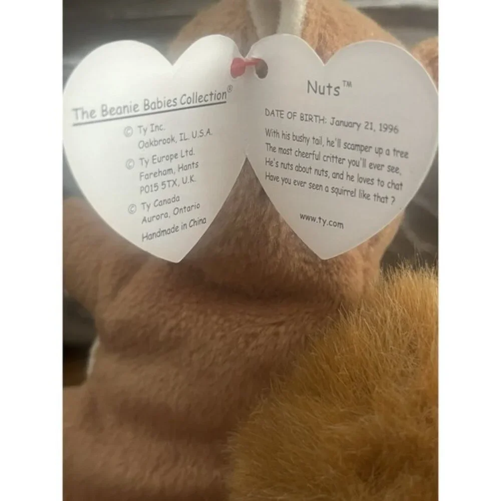 Nuts Squirrel Vintage 1996 Original TY Beanie Babies - New With Hang Tag